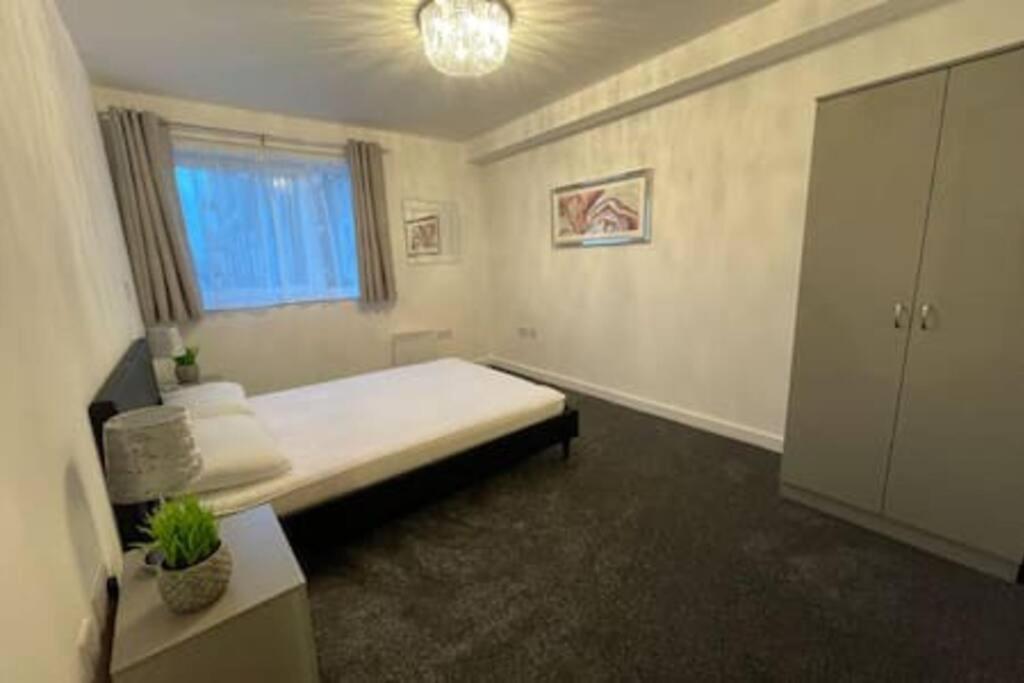 Moda Wigan 2 - Stylish 2 Bed In Central 위건 외부 사진