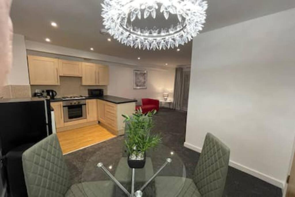 Moda Wigan 2 - Stylish 2 Bed In Central 위건 외부 사진